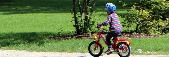 Amire fontos figyelnünk, ha bringázni indul gyermekünk
